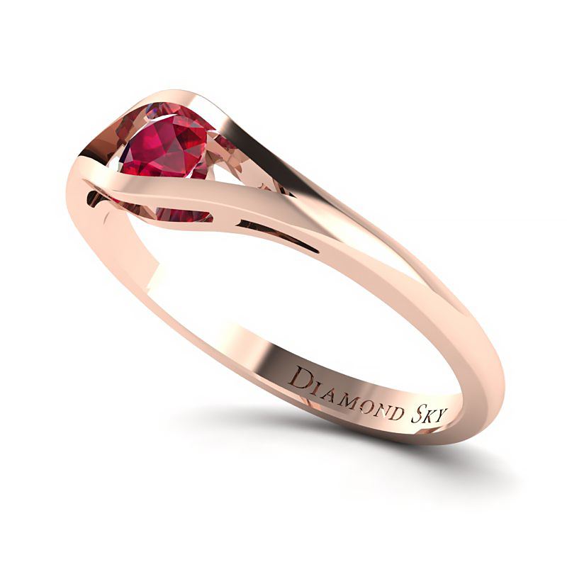 Pierścionek-zaręczynowy-z-różowego-złota-z-rubinem-n100rr