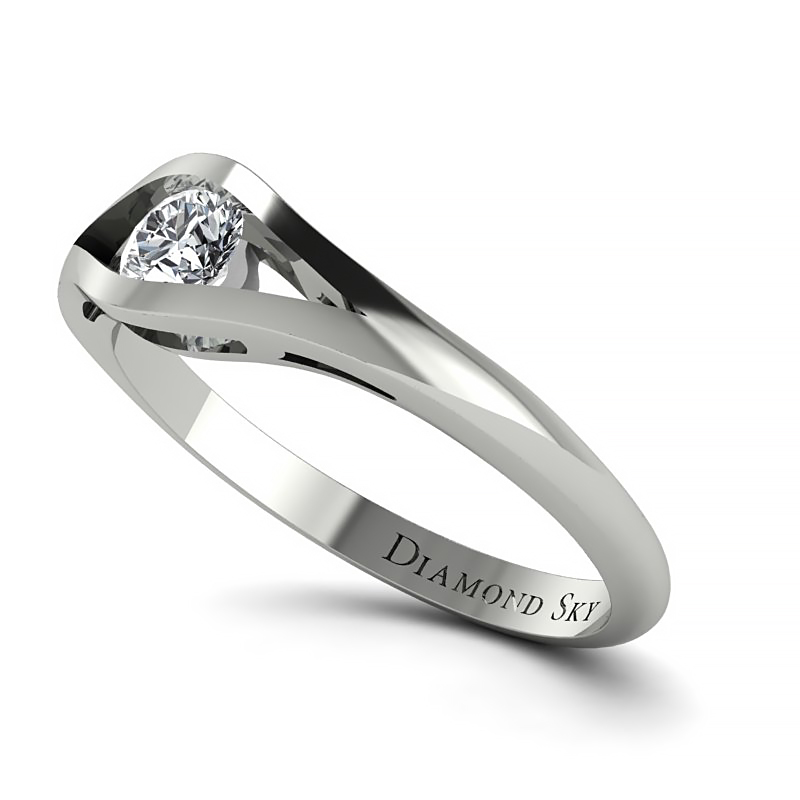 Pierścionek-zaręczynowy-z-platyny-z-diamentem-Nowoczesna-forma-2