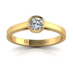 Współczesny minimalizm - Pierścionek zaręczynowy Diamond Sky z żółtego złota z brylantem