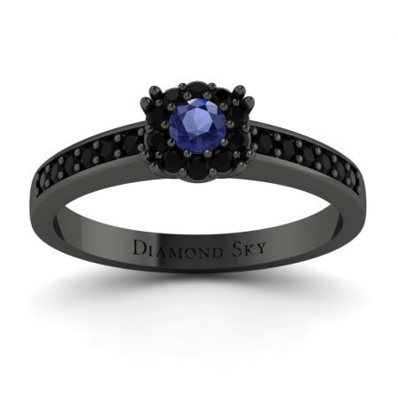 Diamentowe lśnienie - Pierścionek zaręczynowy Diamond Sky z czarnego złota z szafirem i czarnymi diamentami