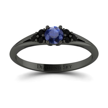 Wytworna elegancja - Pierścionek zaręczynowy, czarne złoto, czarne diamenty, szafir