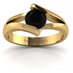 Olśniewający urok - Pierścionek zaręczynowy z żółtego złota z czarnym diamentem