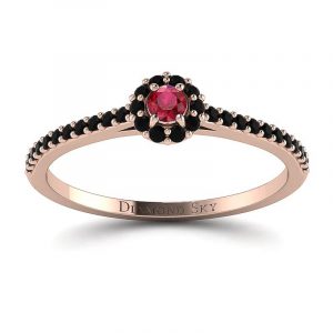 Nieprzemijający blask - Pierścionek zaręczynowy z różowego złota z rubinem i czarnymi diamentami