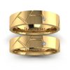 Nowoczesny minimalizm -Obrączki ślubne z żółtego złota z brylantami