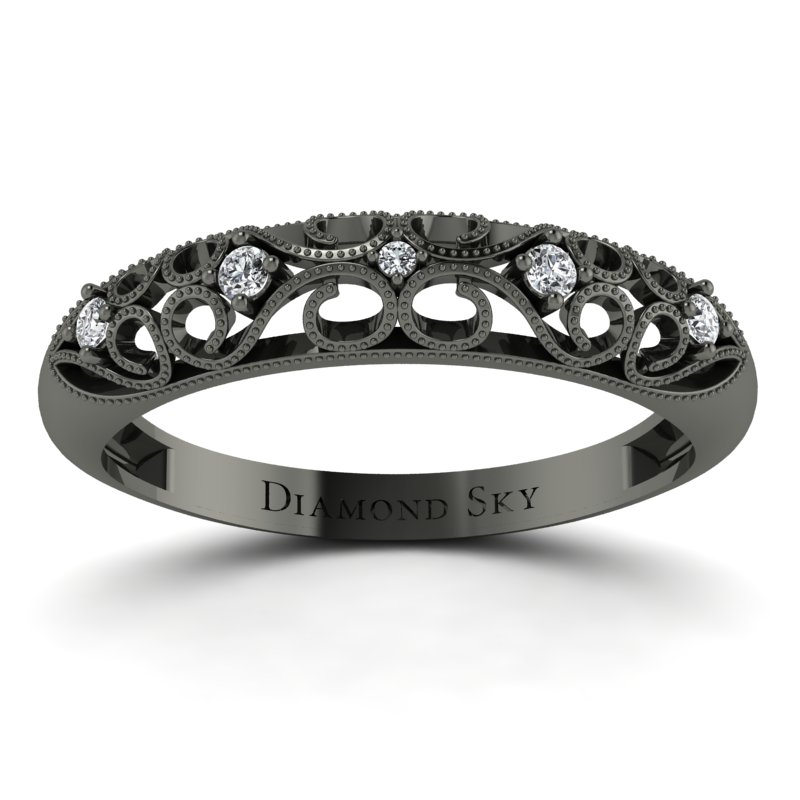 Meandry miłości – Ażurowy pierścionek z czarnego złota z diamentami