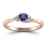 Nieskończony blask - Pierścionek zaręczynowy z różowego złota z szafirem i diamentami - Diamond Sky
