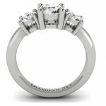 Pierścionek-zaręczynowy-Diamond-Sky-z-białego-złota-z-białymi-szafirami-Trzy-klejnoty