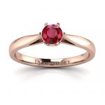 Diamentowy urok – Klasyczny pierścionek zaręczynowy z różowego złota z rubinem