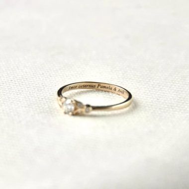 Wyjątkowe grawerunki na obrączkach i pierścionkach – Personalizacja, która trwa wiecznie!