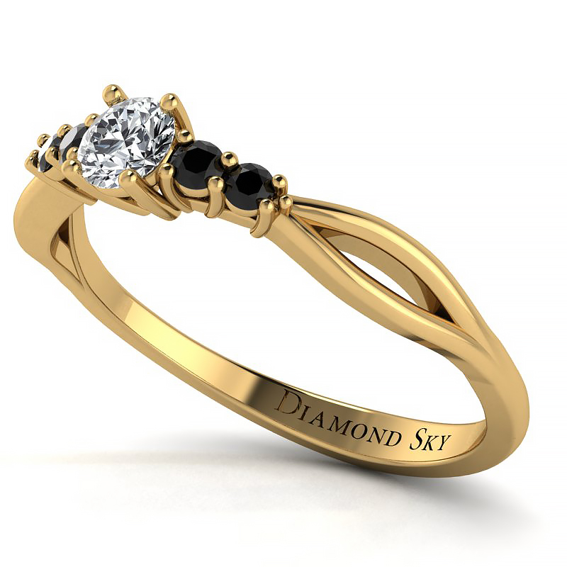 Pierścionek-zaręczynowy-z-żółtego-złota-z-diamentem-i-czarnymi-brylantami-Subtelny-blask-2