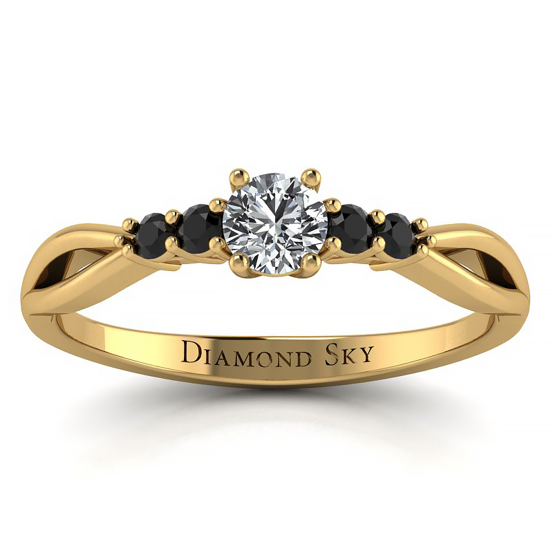 Pierścionek-zaręczynowy-z-żółtego-złota-z-diamentem-i-czarnymi-brylantami-Subtelny-blask