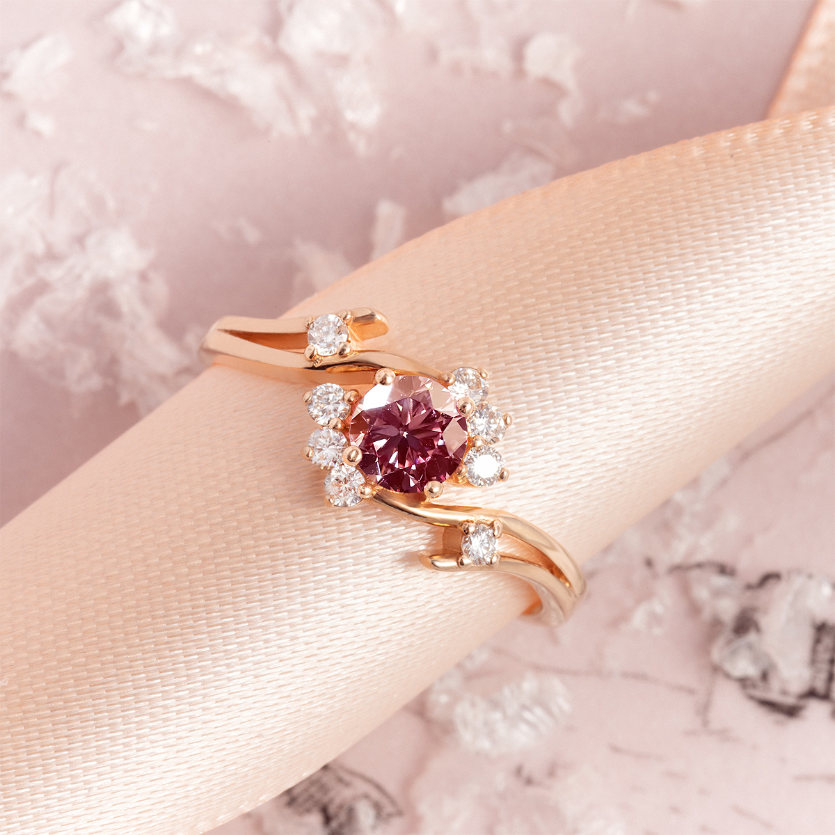 Pierścionek-zaręczynowy-z-różowego-złota-z-różowym-diamentem-i-diamentami-Kwiat-piękna-5