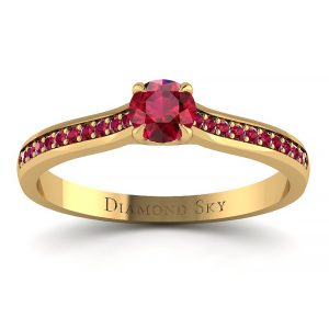 Gwiezdna Elegancja - Pierścionek zaręczynowy z żółtego złota z rubinami