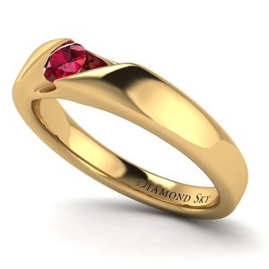 Wieczna Iskra - Pierścionek zaręczynowy z złota żółtego z rubinem 0,20 ct
