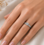 pierscionek-zareczynowy-czarne-zloto-diamenty-widok-front-diamond-sky