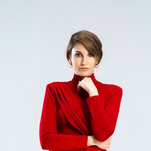 czerwona-sukienka-01 modelka w czerwonej sukience