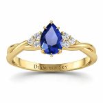 Subtelna harmonia - Pierścionek zaręczynowy z żółtego złota z szafirem o szlifie łezka i diamentami