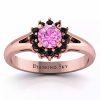 Wiosenny urok - Pierścionek zaręczynowy z różowego złota z różowym szafirem i czarnymi diamentami