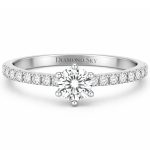 Lśniąca linia - Pierścionek zaręczynowy wykonany z białego złota z diamentem 0.40 ct