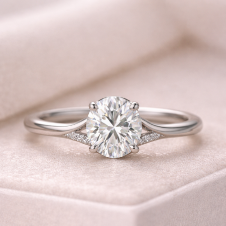 Floating Light - Pierścionek z białego złota z diamentami