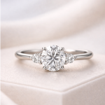 Royal balance - Pierścionek z białego złota z diamentami