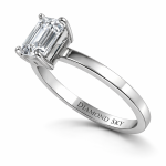 pierscionek-zareczynowy-z-platyny-z-diamentem-o-szlifie-szmaragdowym-the-magic-of-love-1