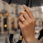 klasyczny-pierscionek-zareczynowy-diamond-sky-zolte-zloto-diament-laboratoryjny-the-one-new